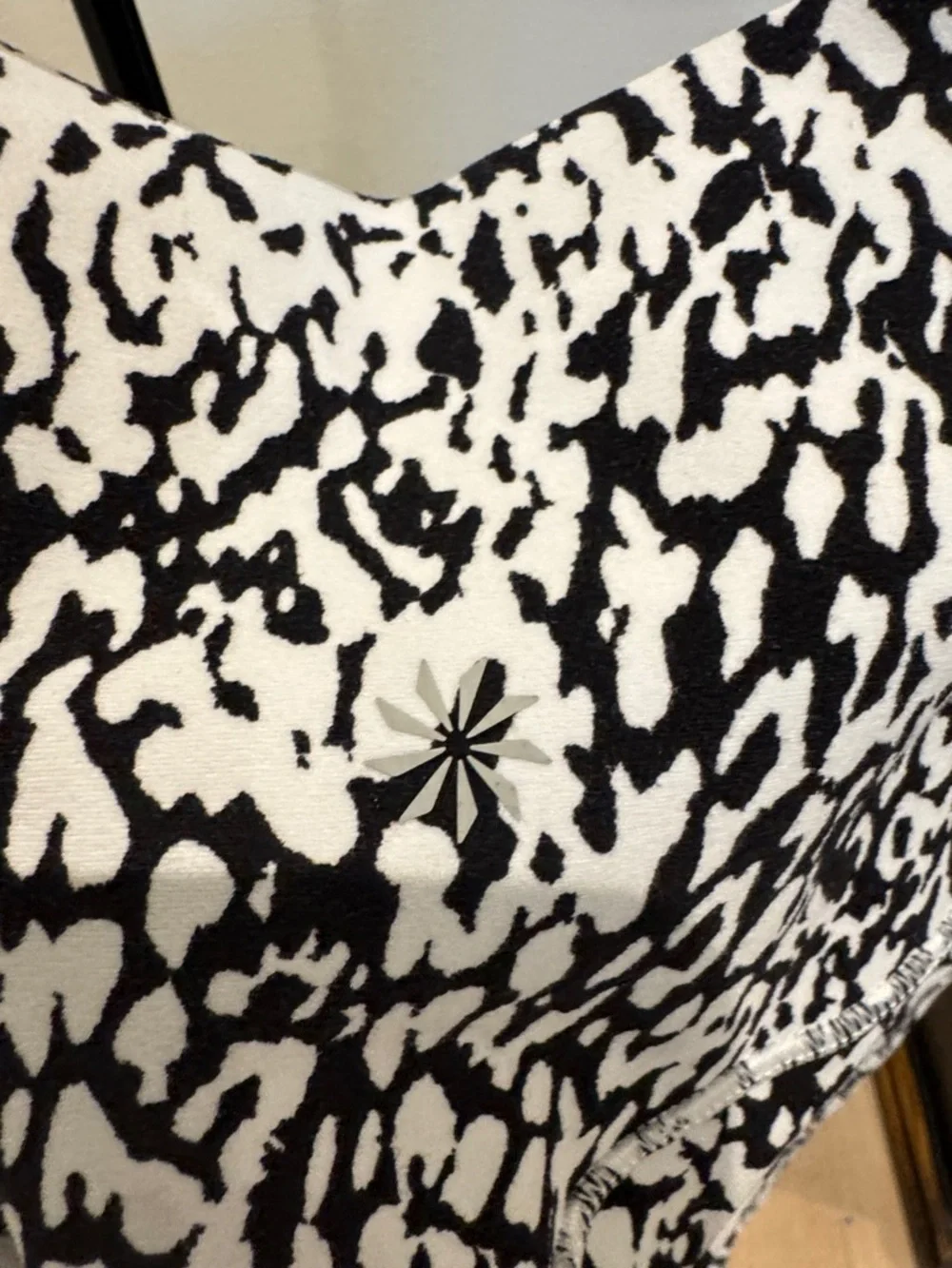 Athleta Salutation stash pocket II Abstract Print Bike Shorts